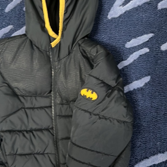 Great condition babyGap Batman puffer coat in size 18 to 24 months - Picture 2 of 5